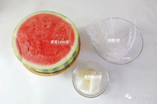 高温吃冰瓜视频,冰瓜解暑,一起感受清凉一夏的畅快!