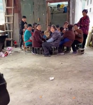 云南大妈边境吃瓜被抓视频,揭秘边境安全意识的重要性