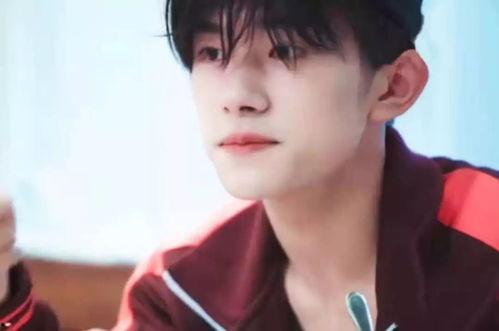 刘诗诗易烊千玺吃瓜视频,吃瓜视频曝光幕后花絮