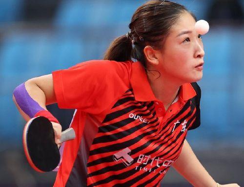刘诗雯吃瓜起哄视频,乒乓球女神的可爱瞬间
